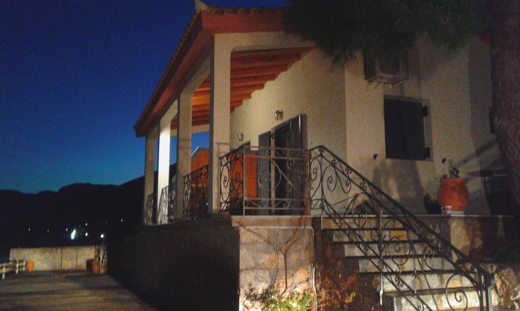 Niriides Galaxidi Exterior foto