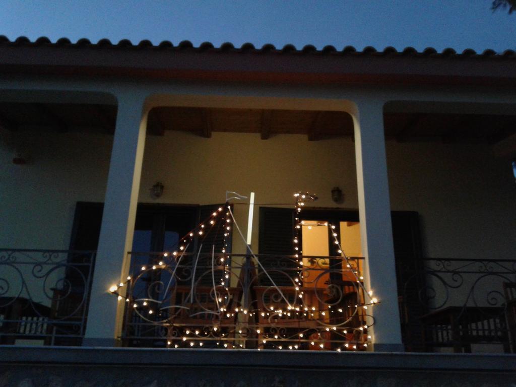Niriides Galaxidi Exterior foto
