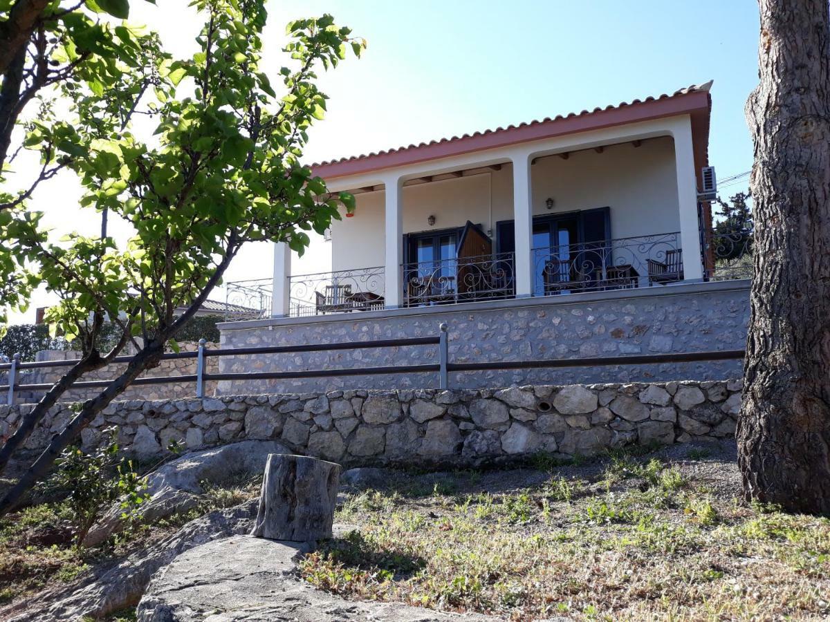 Niriides Galaxidi Exterior foto