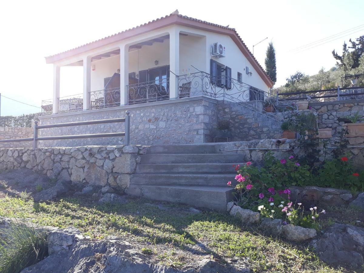 Niriides Galaxidi Exterior foto